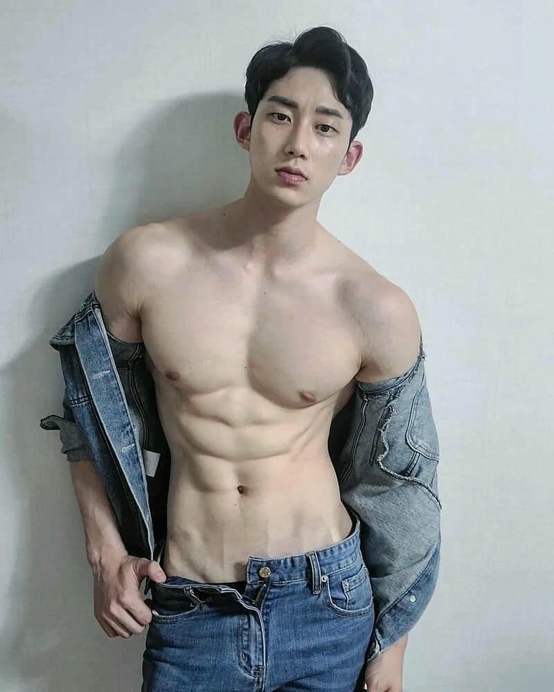 Ảnh trai 8 múi với thần thái tự tin