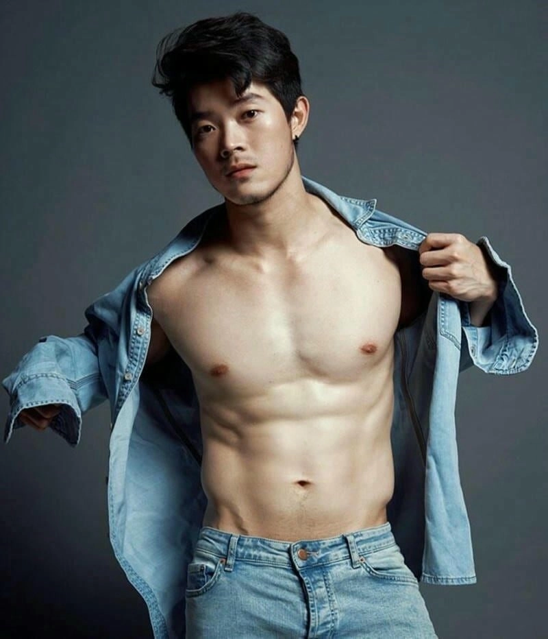 Hình ảnh trai đẹp 8 múi với cơ bắp nổi bật và vóc dáng