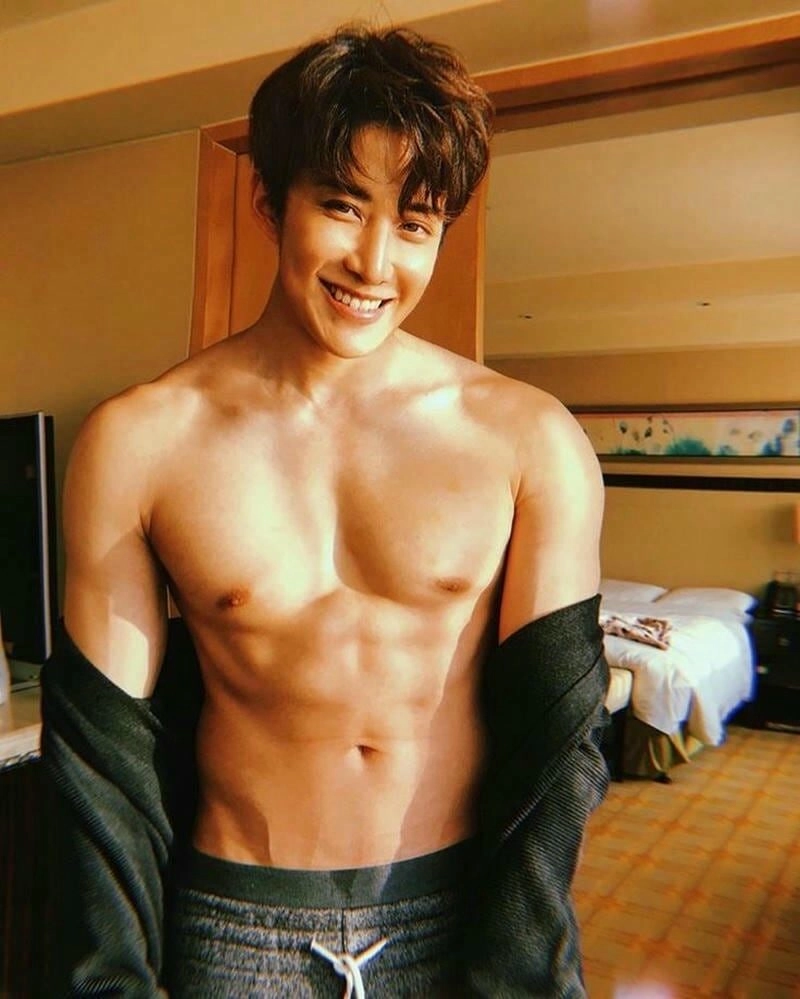 Hình ảnh trai đẹp 8 múi