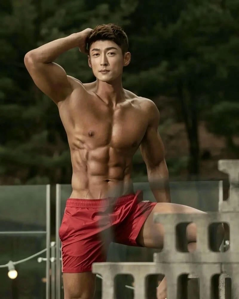 Ảnh trai 8 múi với cơ bắp khỏe khoắn