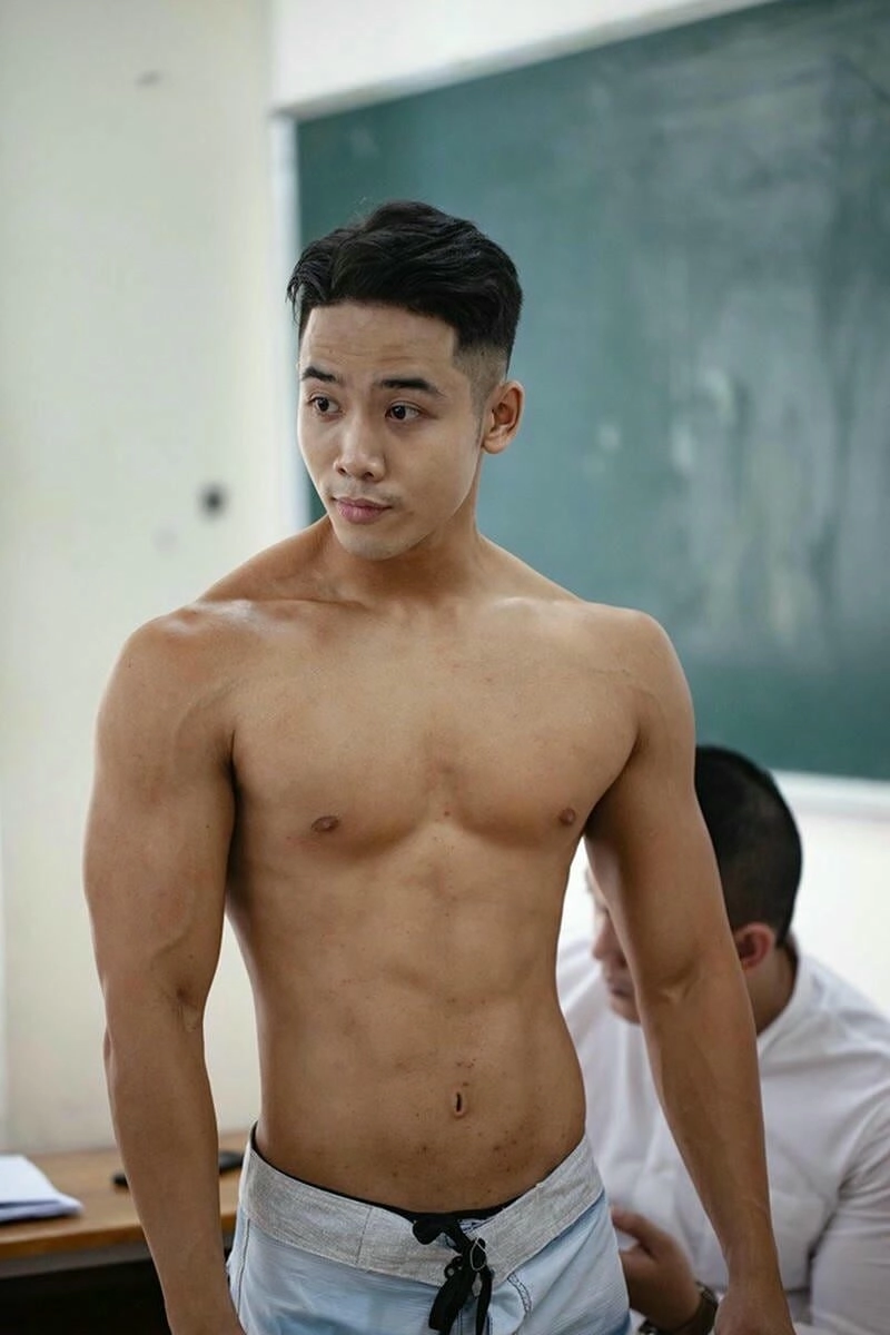 Ảnh trai 8 múi với phong cách thời trang hiện đại