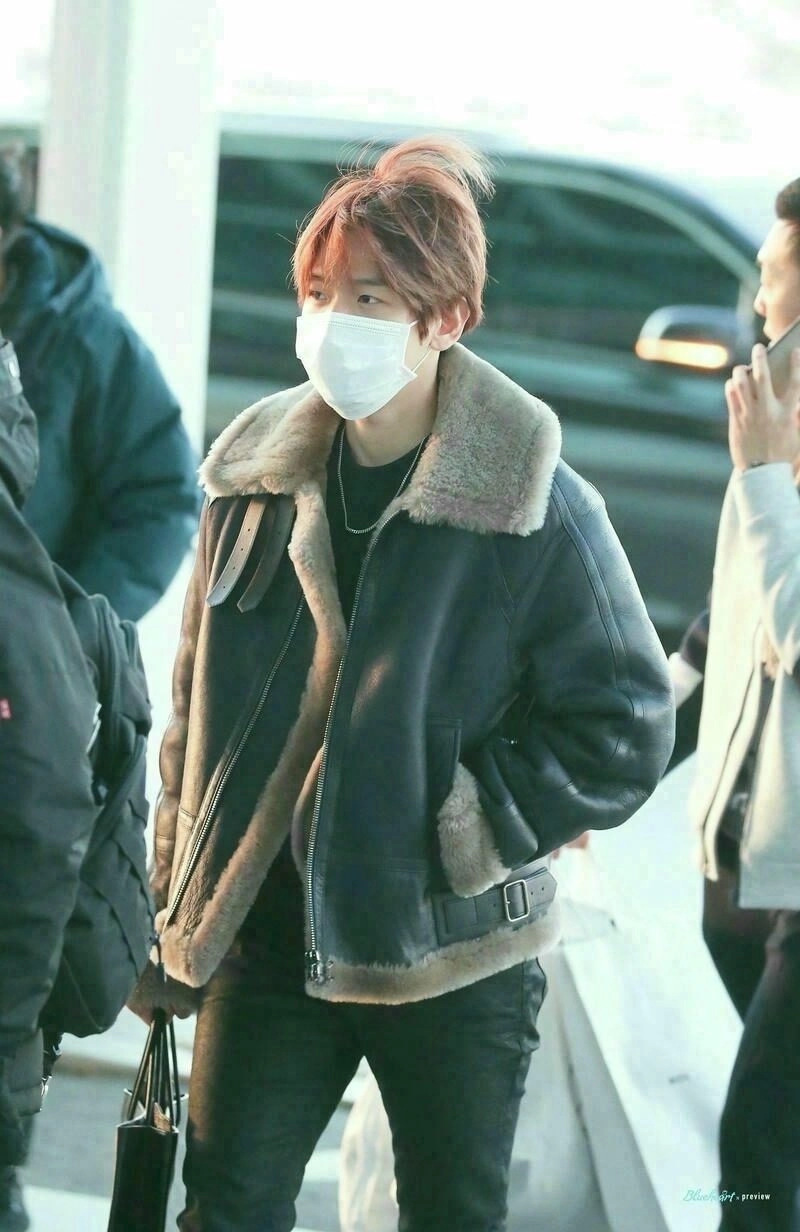 Ảnh trai đẹp đeo khẩu trang thể hiện sự bí ẩn