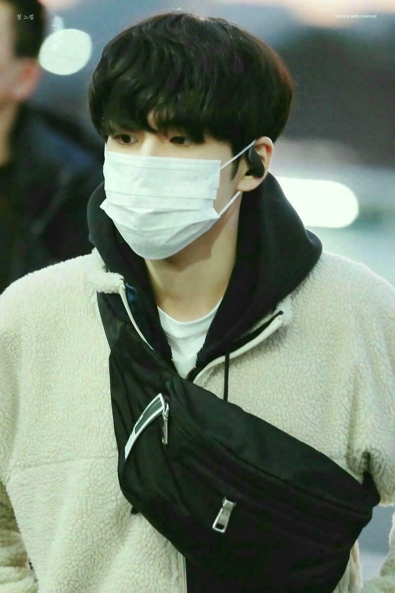 Ảnh trai đẹp đeo khẩu trang trắng