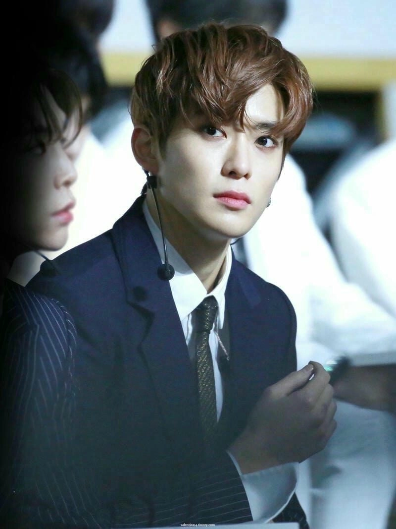 Ảnh nam 2K5 với vẻ ngoài tươi tắn và nụ cười rạng rỡ