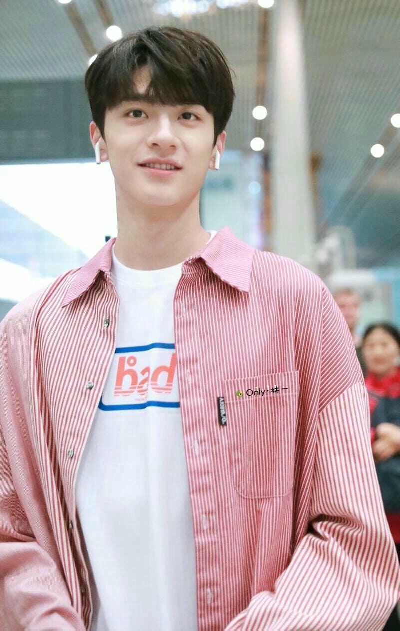 Ảnh trai K5 che mặt tạo thần thái bí ẩn