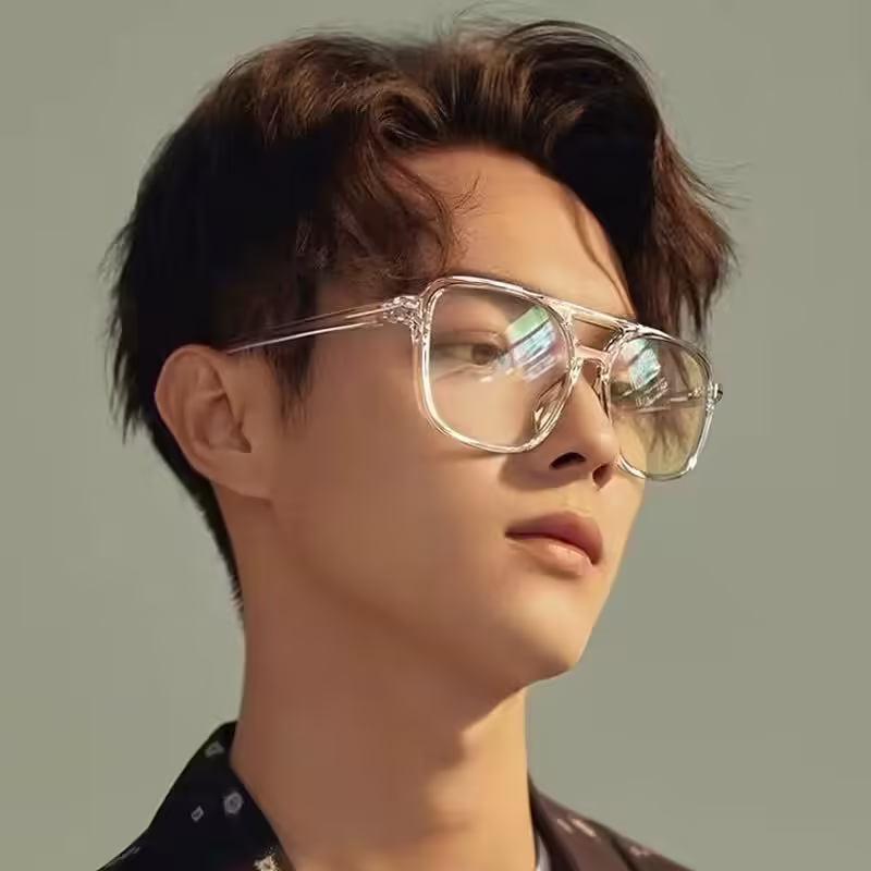 Ảnh trai K5 che mặt ánh mắt cuốn hút