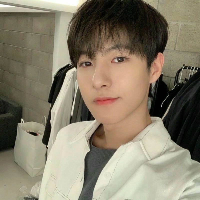 Ảnh trai K6 tạo dáng trẻ trung