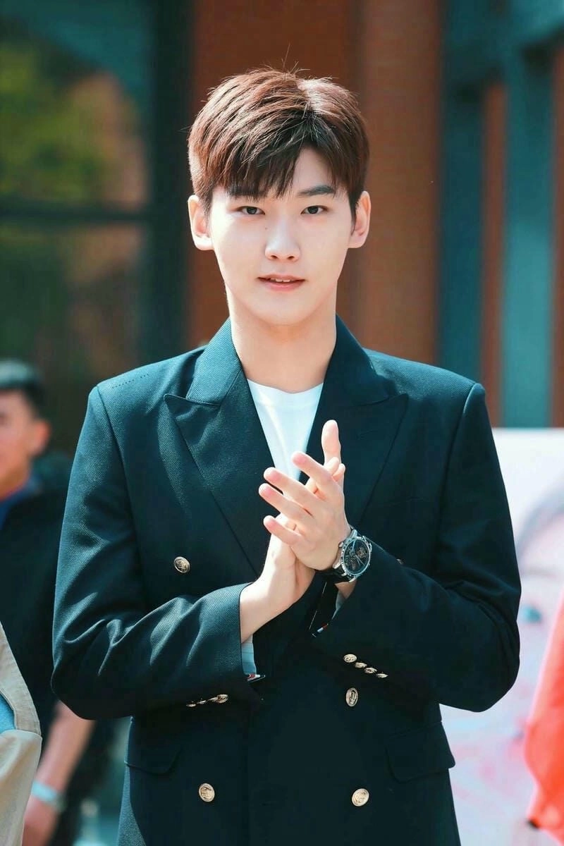 Ảnh trai K5 bình thường với góc chụp tự nhiên