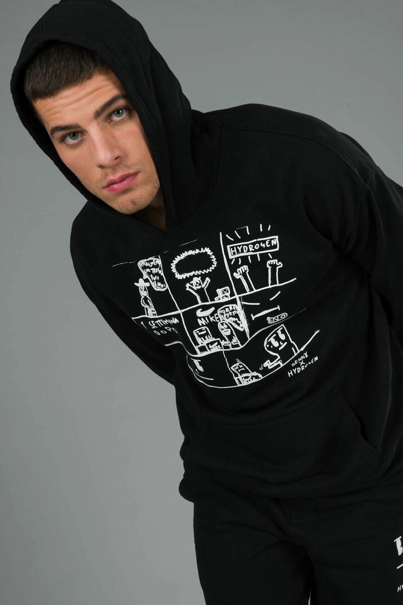 Ảnh trai đẹp mặc áo hoodie đen