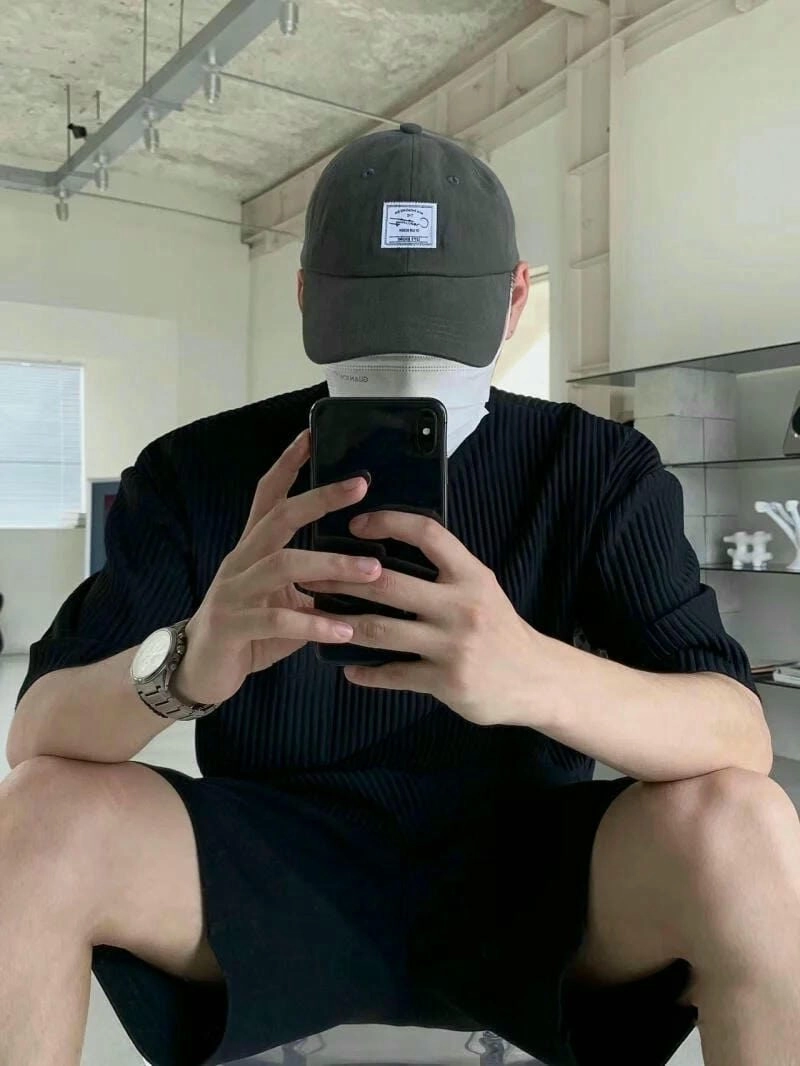 Ảnh trai đẹp ngồi trên xe máy