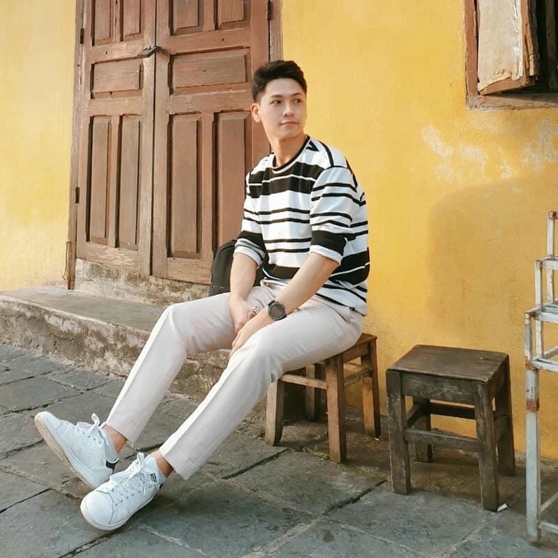 Ảnh trai đẹp ngồi ô tô, tạo dáng mạnh mẽ