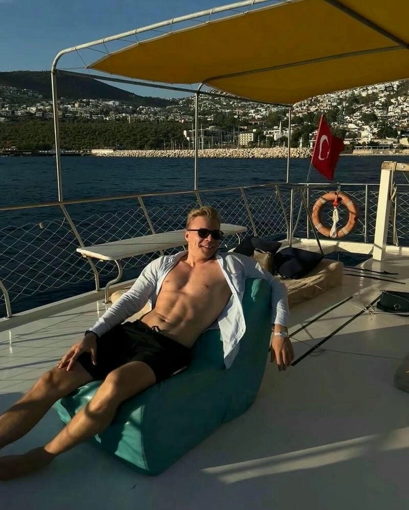 Ảnh trai đẹp ngầu với vẻ ngoài đầy tự tin