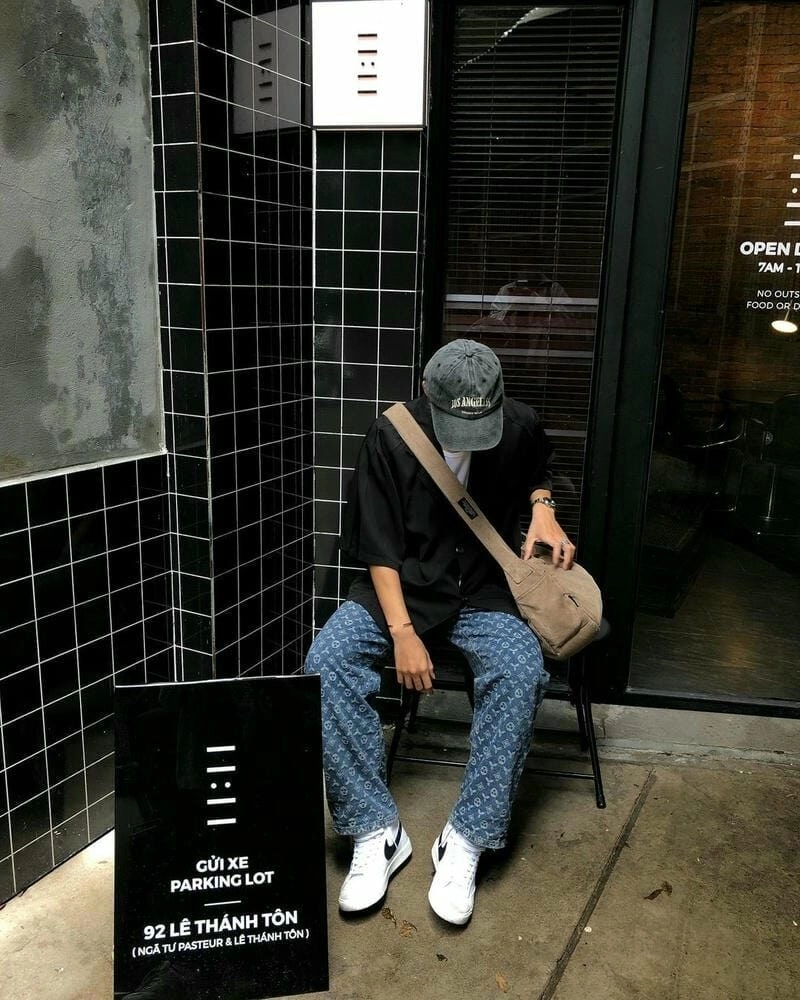 Ảnh trai đẹp ngồi ô tô, biểu cảm nam tính