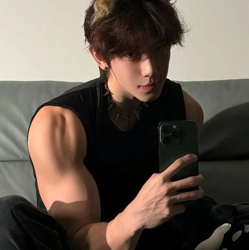 ảnh trai đẹp sáu múi che mặt