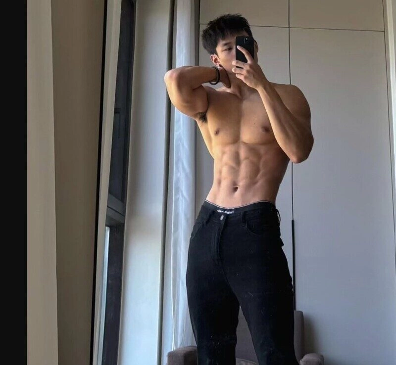 ảnh trai đẹp 6 múi che mặt