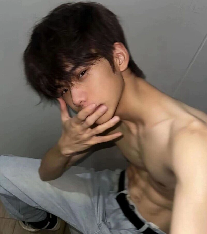 ảnh trai đẹp 6 múi che mặt