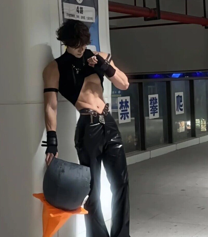 ảnh trai đẹp sáu múi che mặt