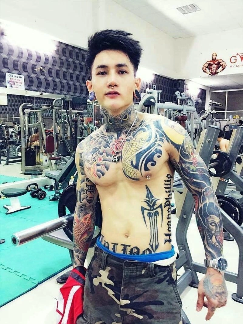 Hình ảnh trai đẹp xăm hình nổi bật