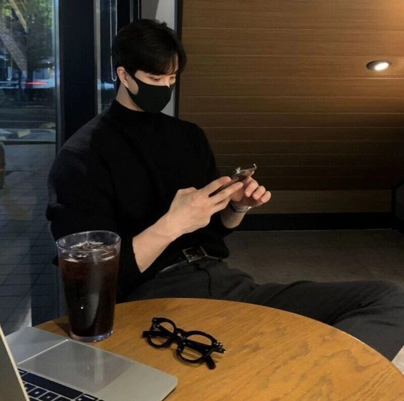 giấu mặt ảnh trai đẹp che mặt