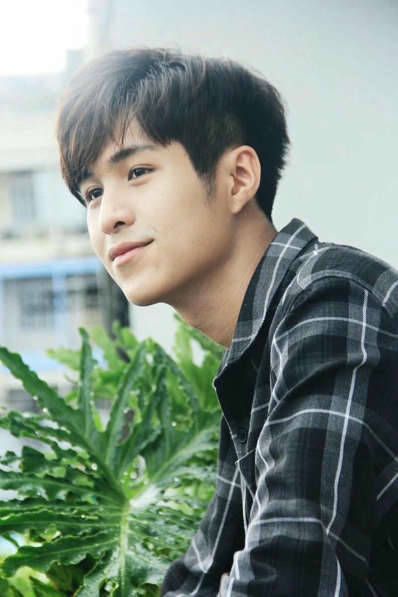 Hình ảnh trai đẹp 10 tuổi với nụ cười tỏa sáng