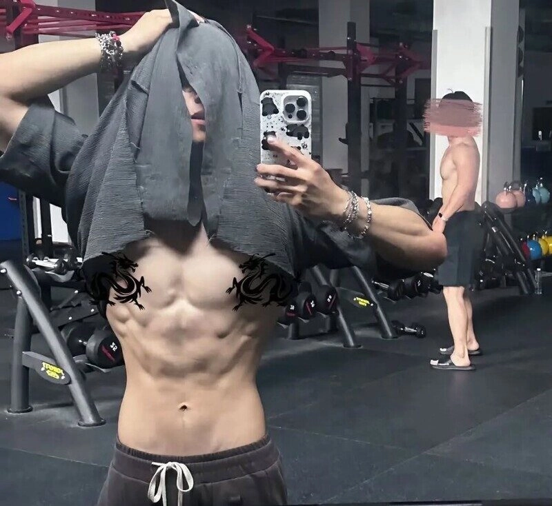 hình ảnh trai 6 múi đẹp che mặt