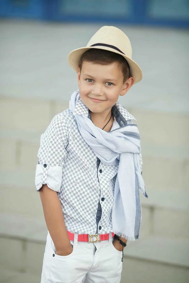 Nam đẹp trai với phong cách thanh lịch