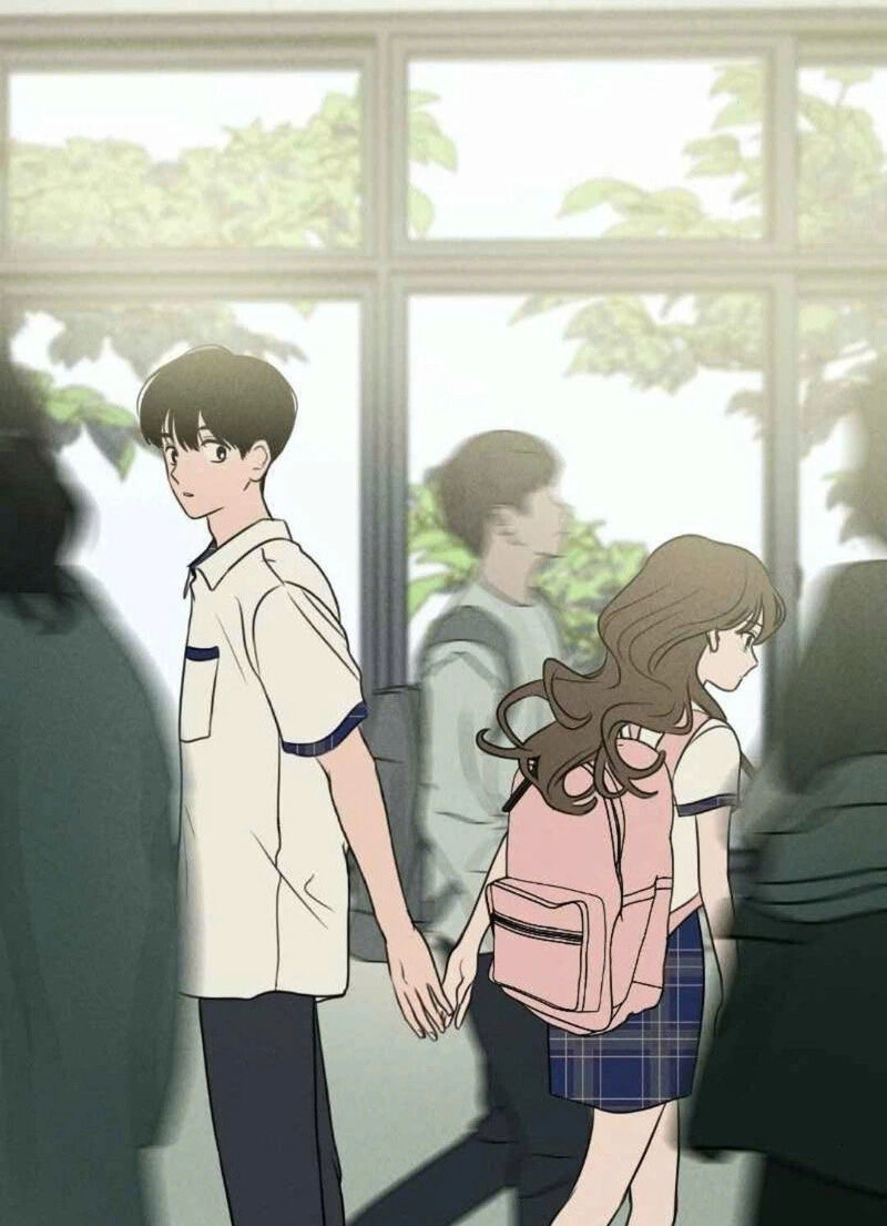 Hình ảnh nắm tay cùng nhau trên hành lang