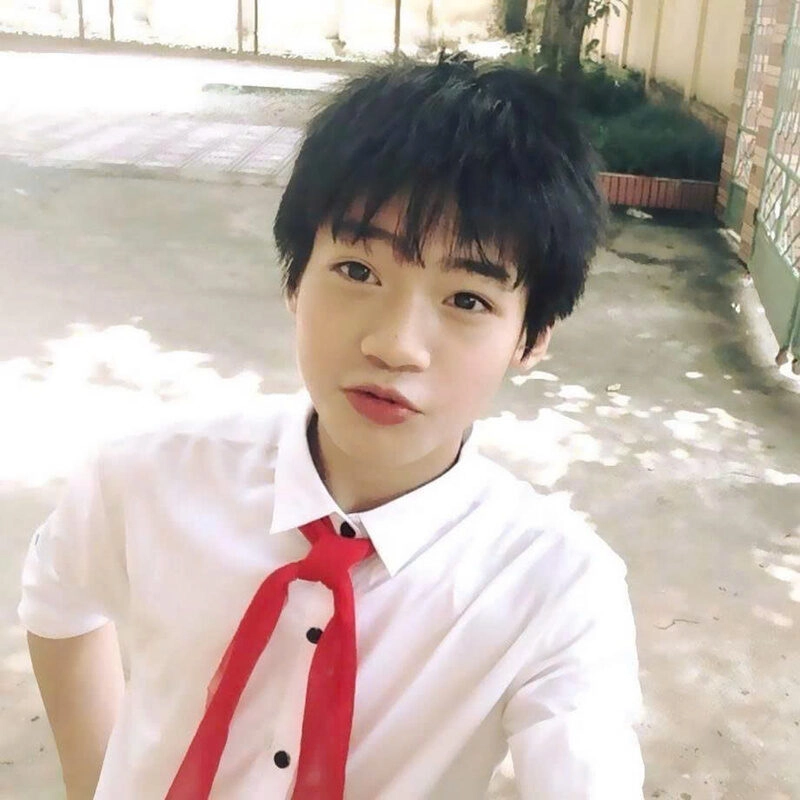 Hình ảnh nam học sinh lớp 8 dễ thương