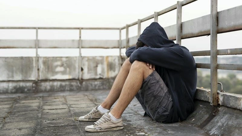 Ảnh trai đẹp mặc áo đen tạo ấn tượng mạnh mẽ