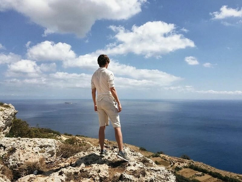 Ảnh trai đẹp quay lưng giấu mặt