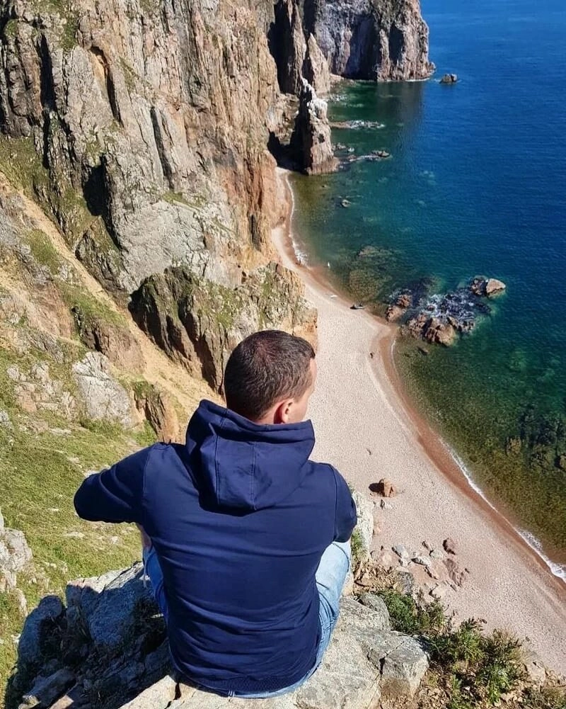 Ảnh trai đẹp quay lưng giấu mặt với phong cách trẻ trung