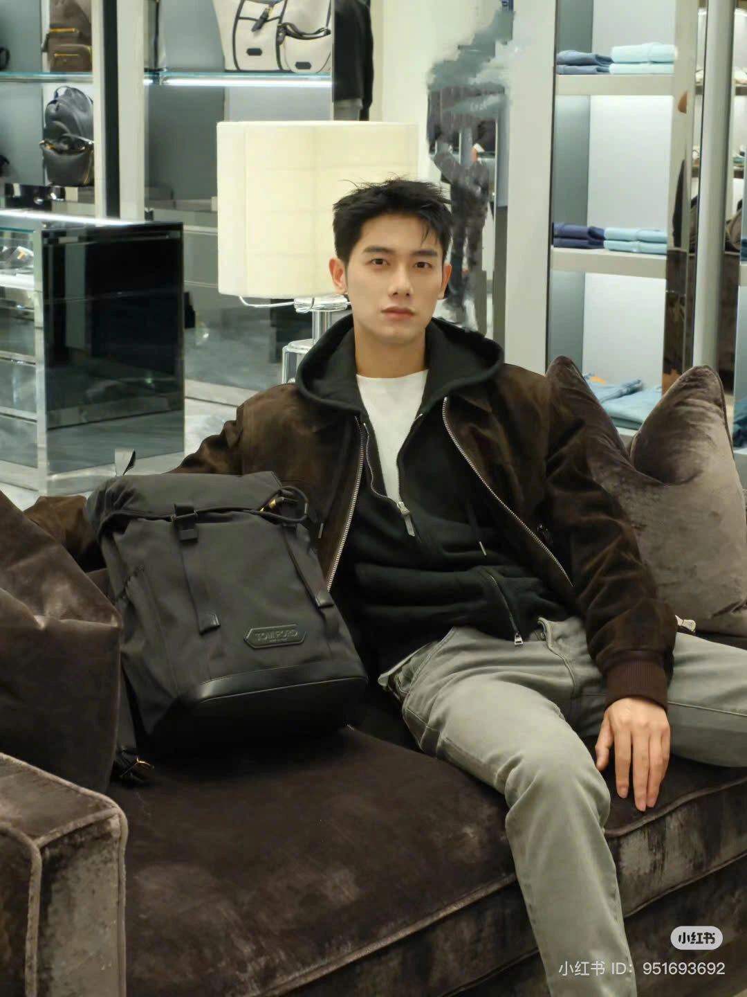 tạo dáng chụp ảnh nam ngầu