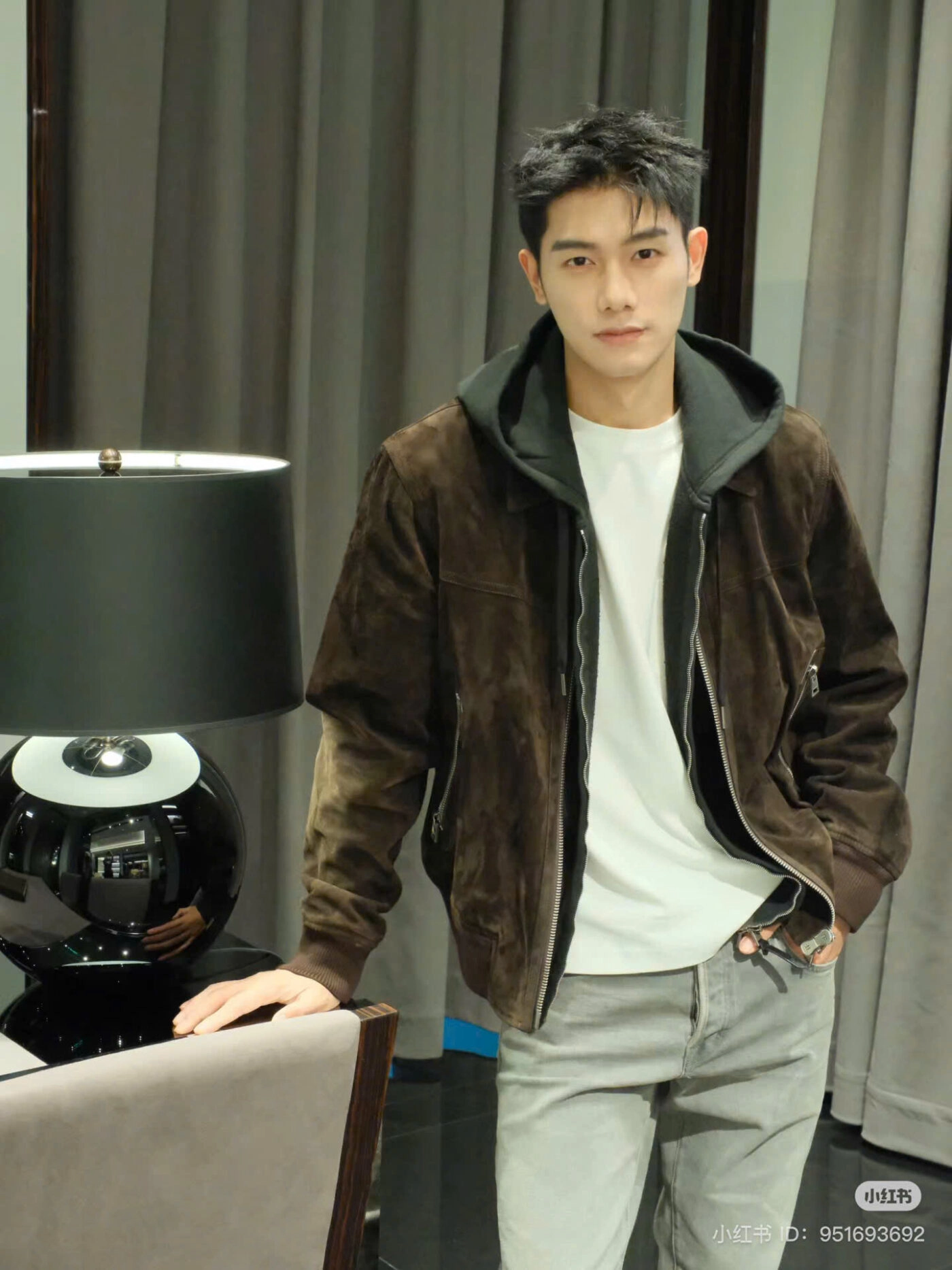 tạo dáng chụp ảnh nam ngầu