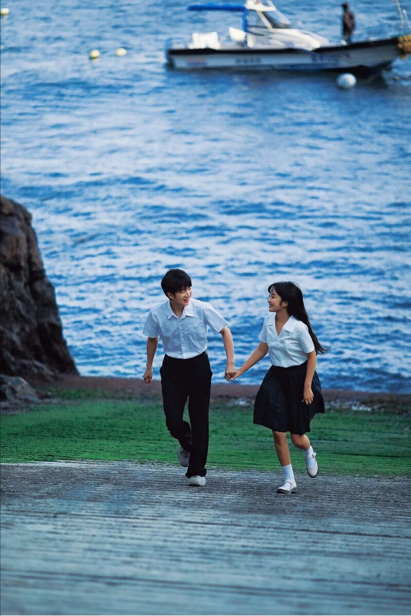 Cùng nhau nắm tay chạy qua thanh xuân