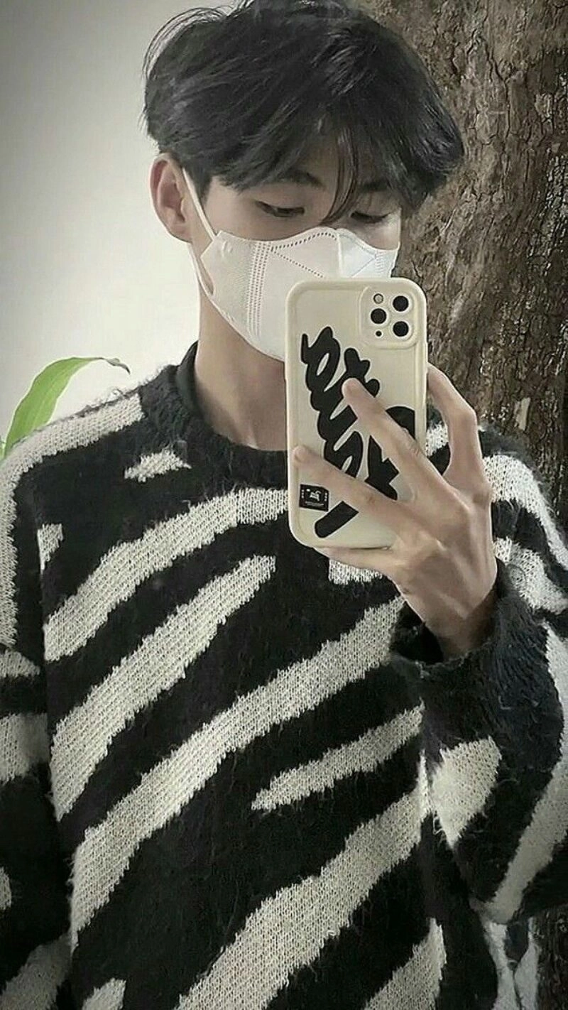 trai đẹp đeo khẩu trang