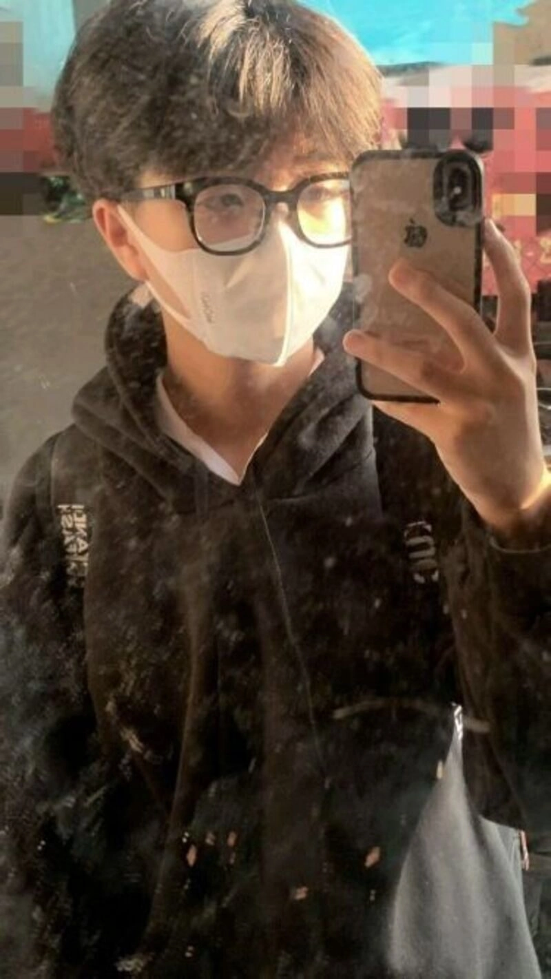 trai đẹp đeo khẩu trang