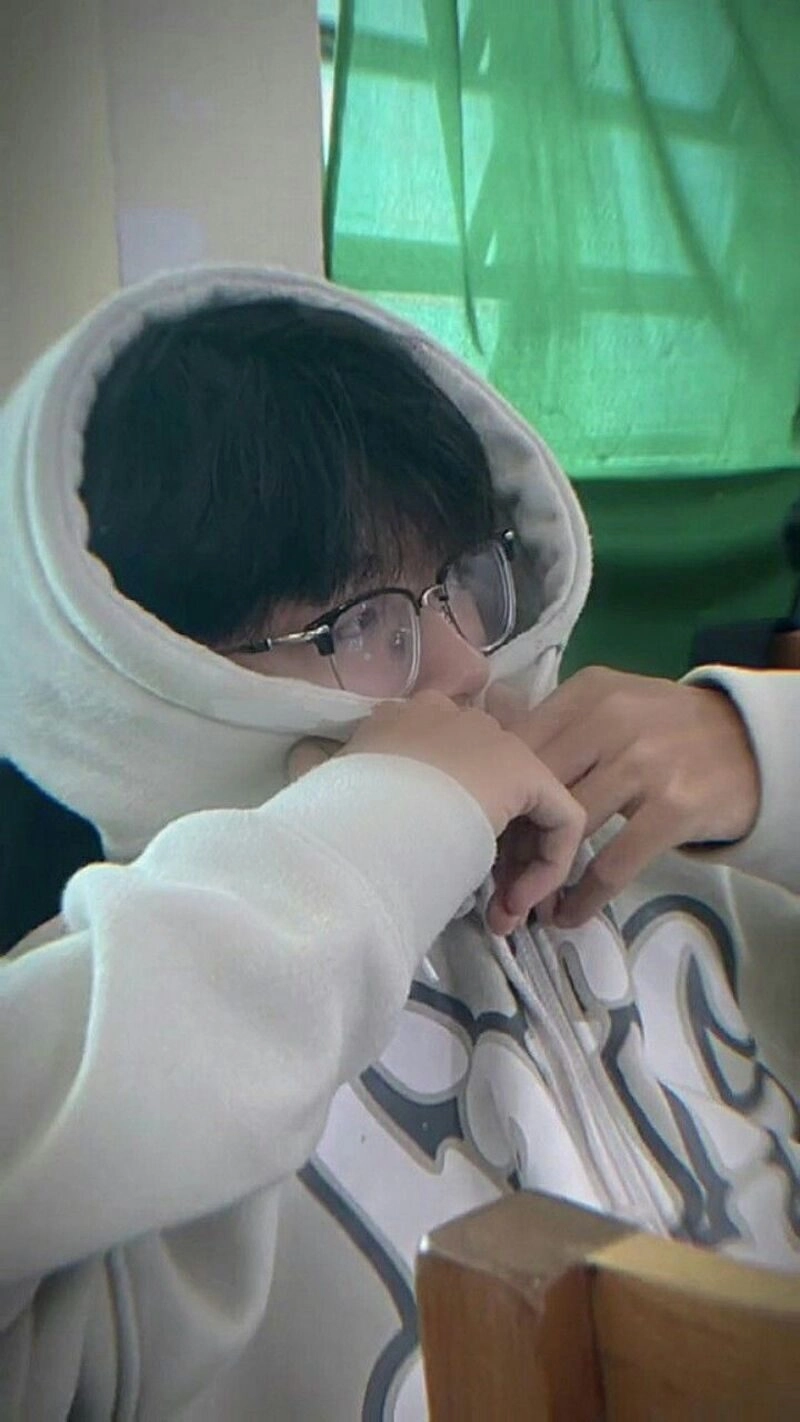 trai đẹp đeo khẩu trang