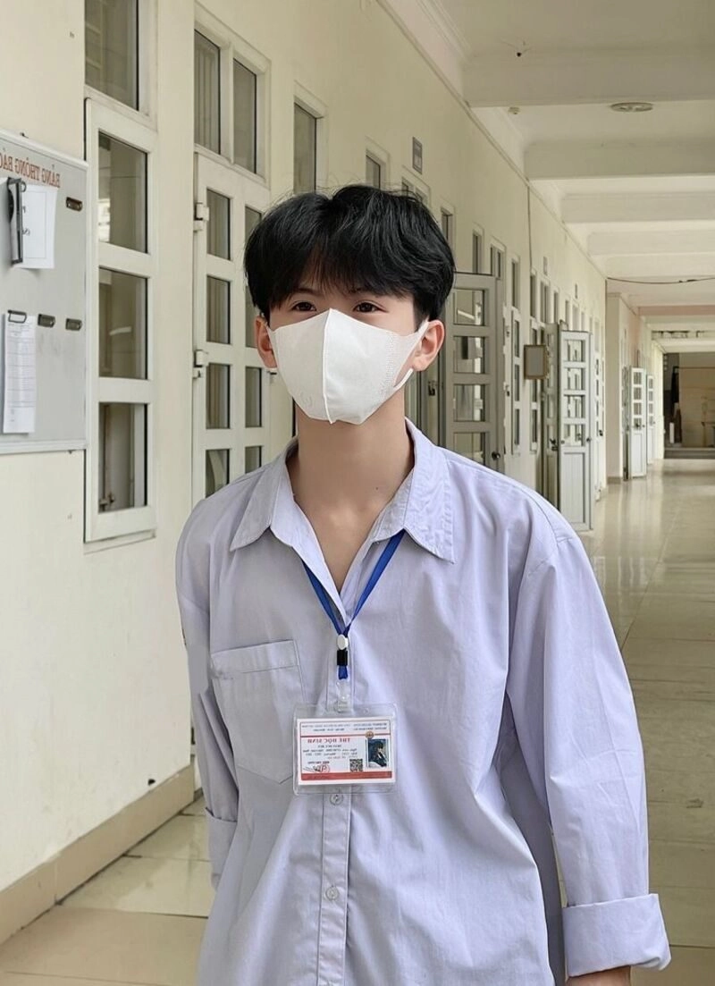 trai đẹp đeo khẩu trang