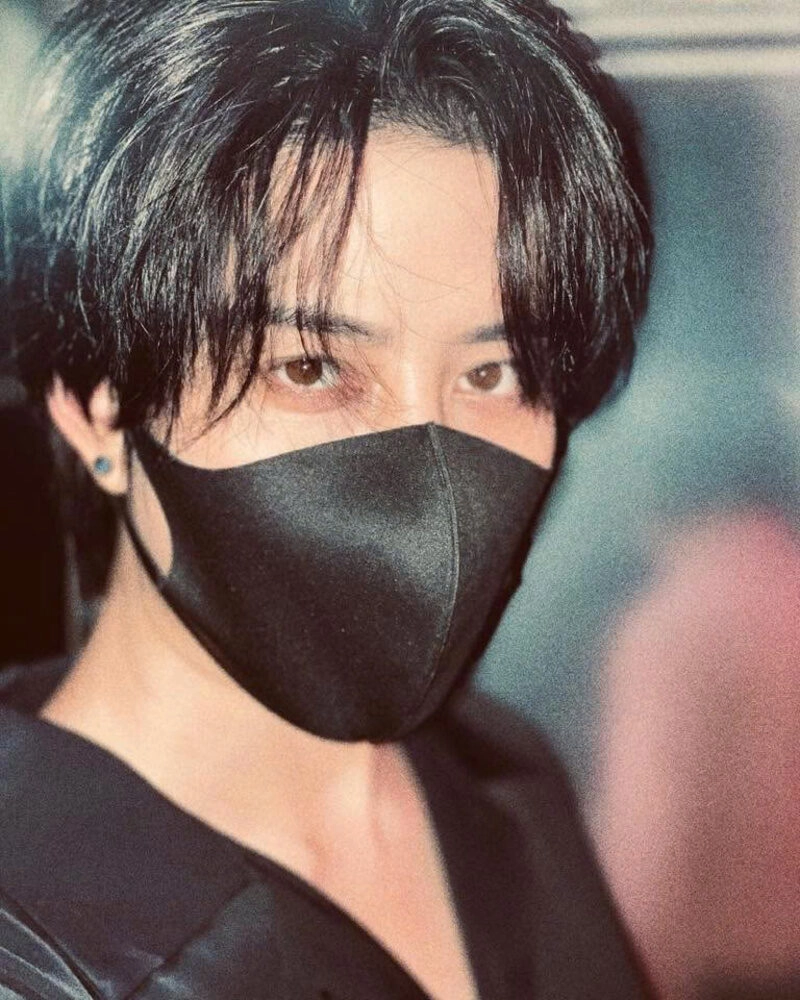 Hình ảnh trai đẹp đeo khẩu trang cực ngầu