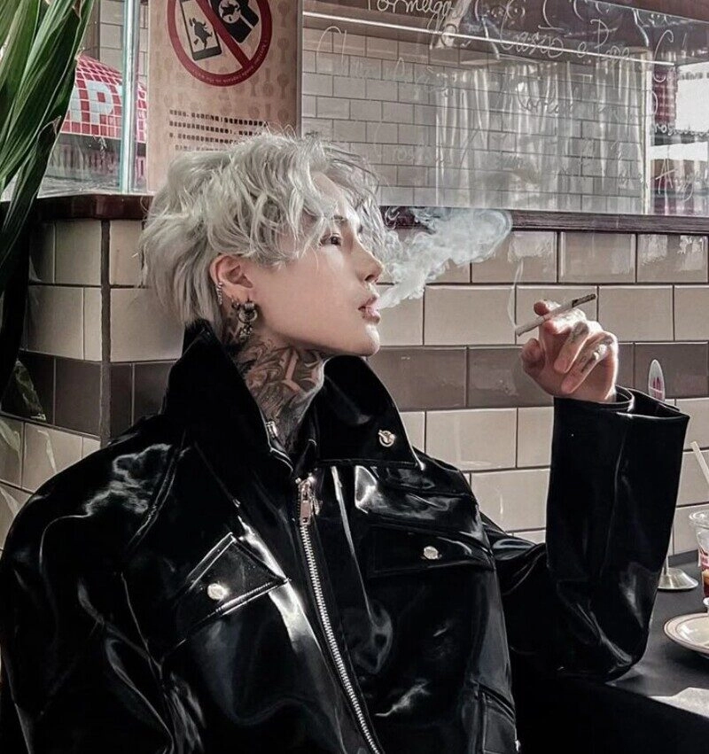 ảnh avatar nam hút thuốc