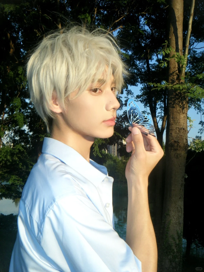 ảnh nam tóc trắng