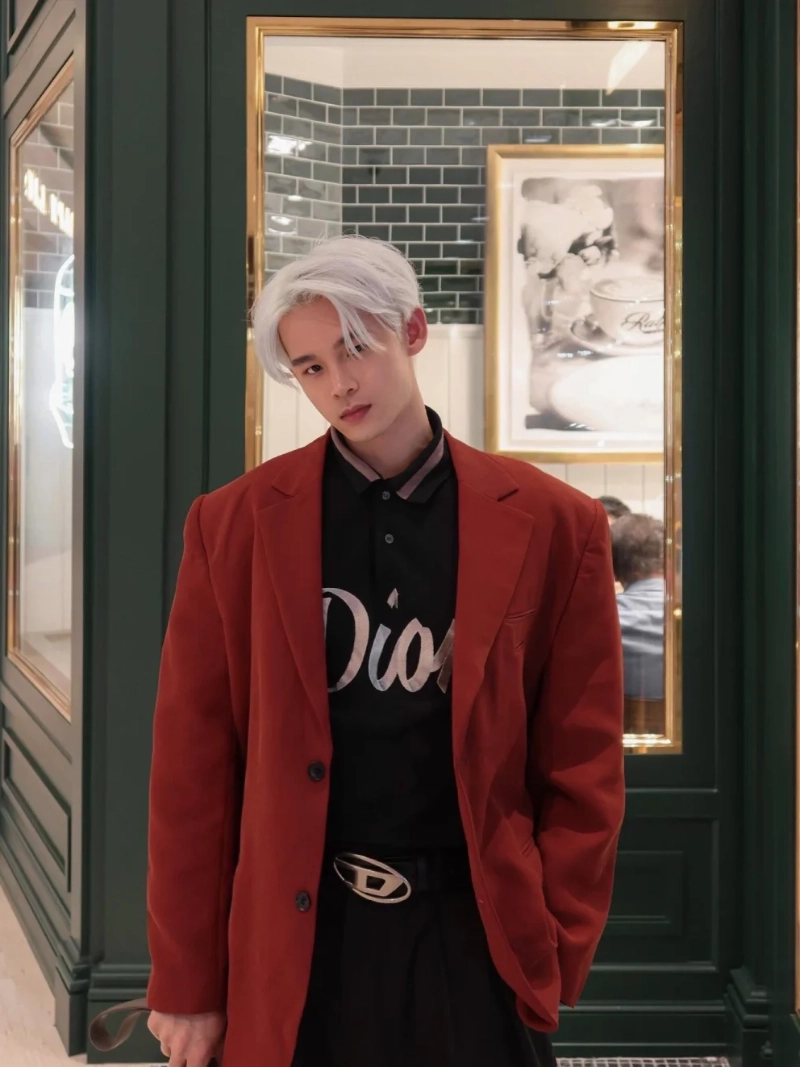 ảnh nam tóc trắng