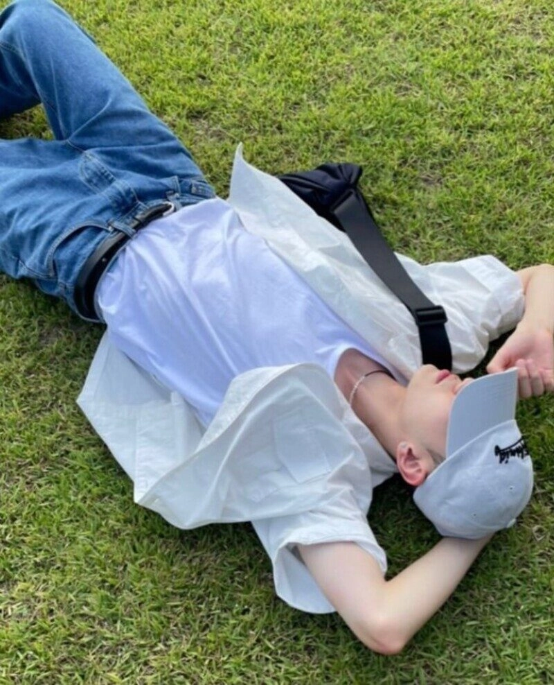 ảnh nằm trên giường