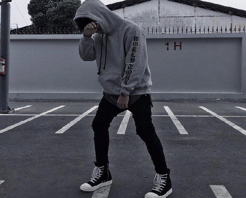 Ảnh trai đẹp 2012 với kiểu tóc bồng bềnh tạo nên vẻ thư sinh 
