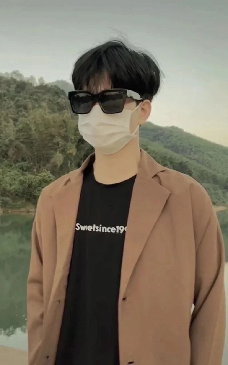 Ảnh trai đẹp 2012 diện áo hoodie đơn giản