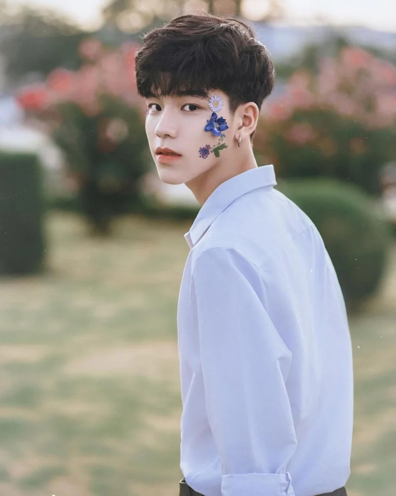 Hình ảnh trai đẹp 2012 với trang phục đơn giản 