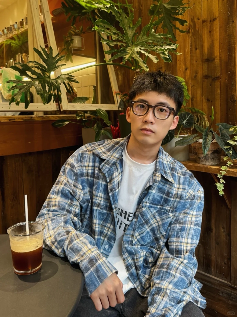 ảnh trai đẹp ôm mèo