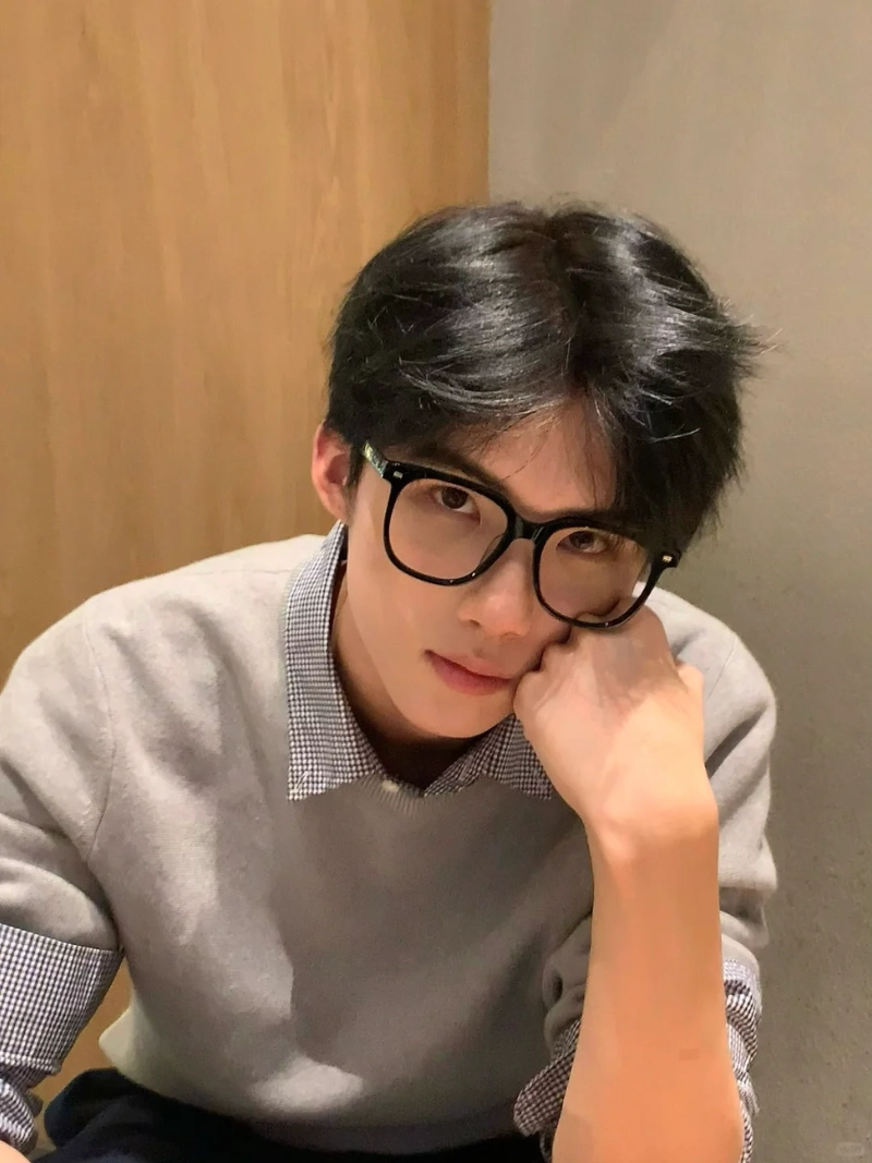 ảnh trai đẹp ôm mèo