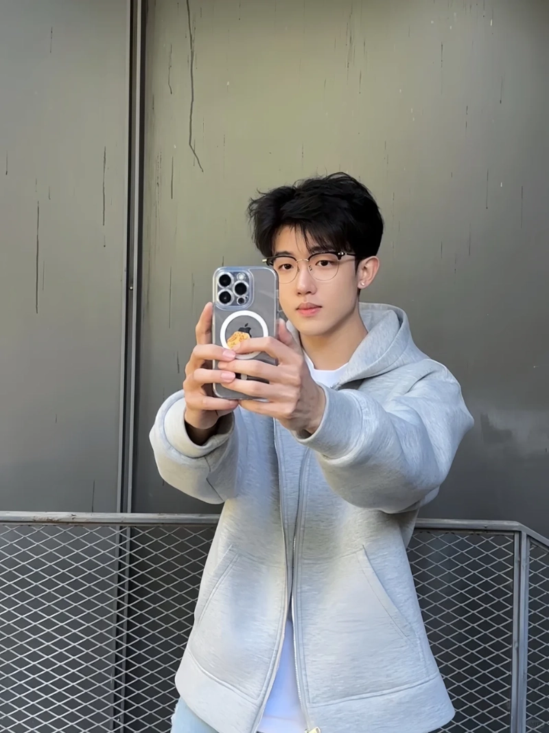 ảnh trai đẹp ôm mèo