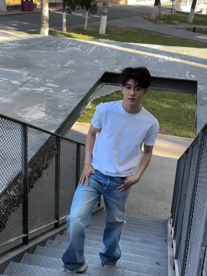 ảnh trai đẹp ôm mèo